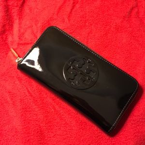 Tory Burch Stacked Logo Zip Continental Wallet
